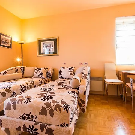 Apartament Mirela *
